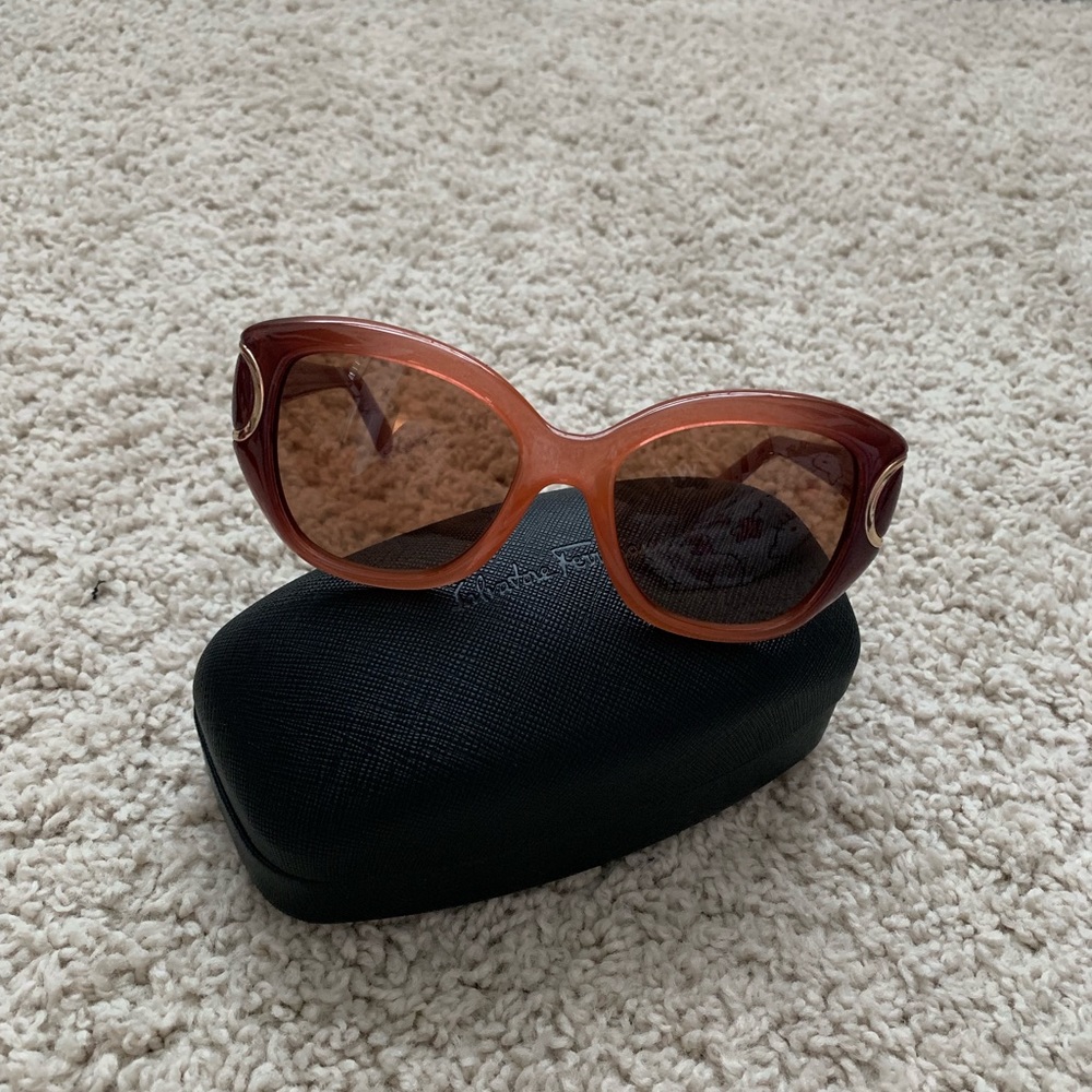New Salvatore Ferragamo sunglasses - Picture 7 of 8